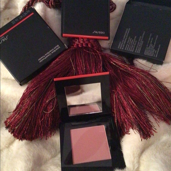 InnerGlow CheekPowder - Picture 5 of 8